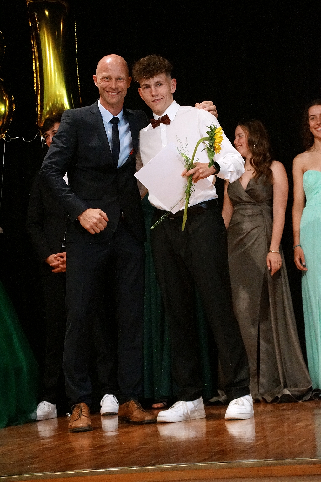 Was Trägt Man Als Vater Zum Abiball ABIBALL 2022 ZEUGNISÜBERGABE