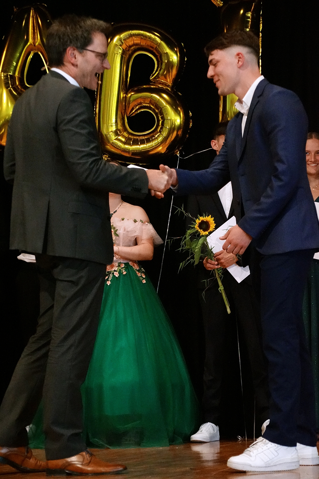 Was Trägt Man Als Vater Zum Abiball ABIBALL 2022 ZEUGNISÜBERGABE